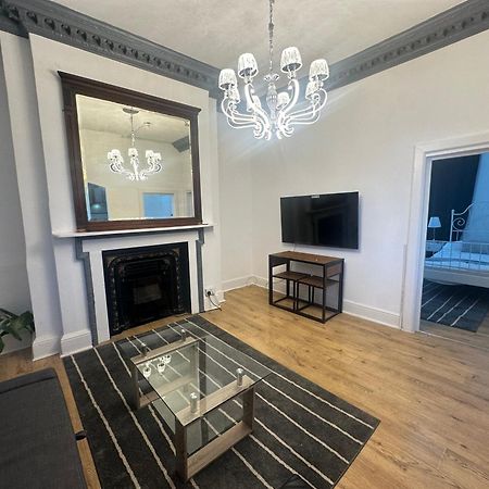 First Floor One Bed Apartment In Central West Londra Exterior foto