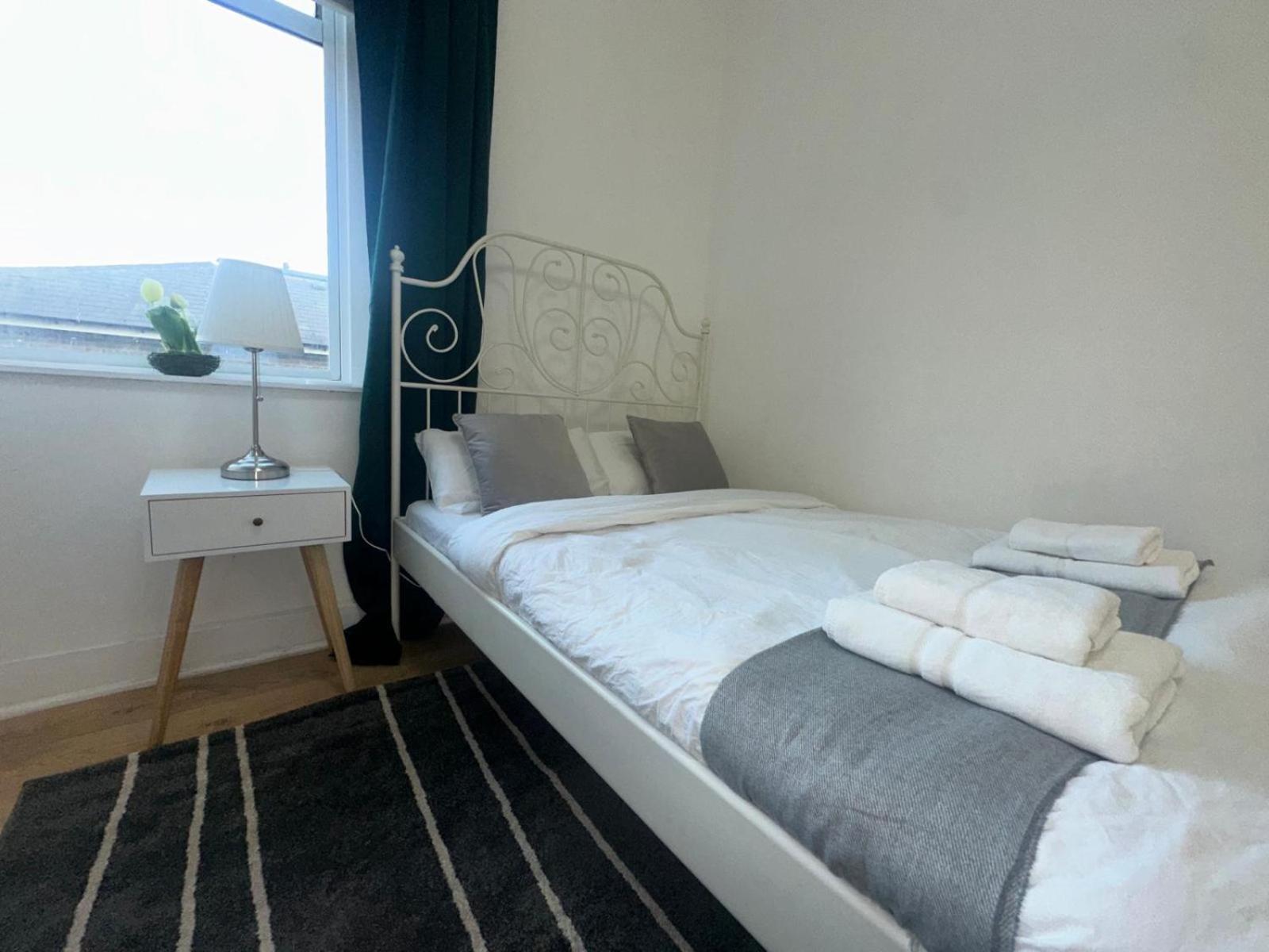 First Floor One Bed Apartment In Central West Londra Exterior foto