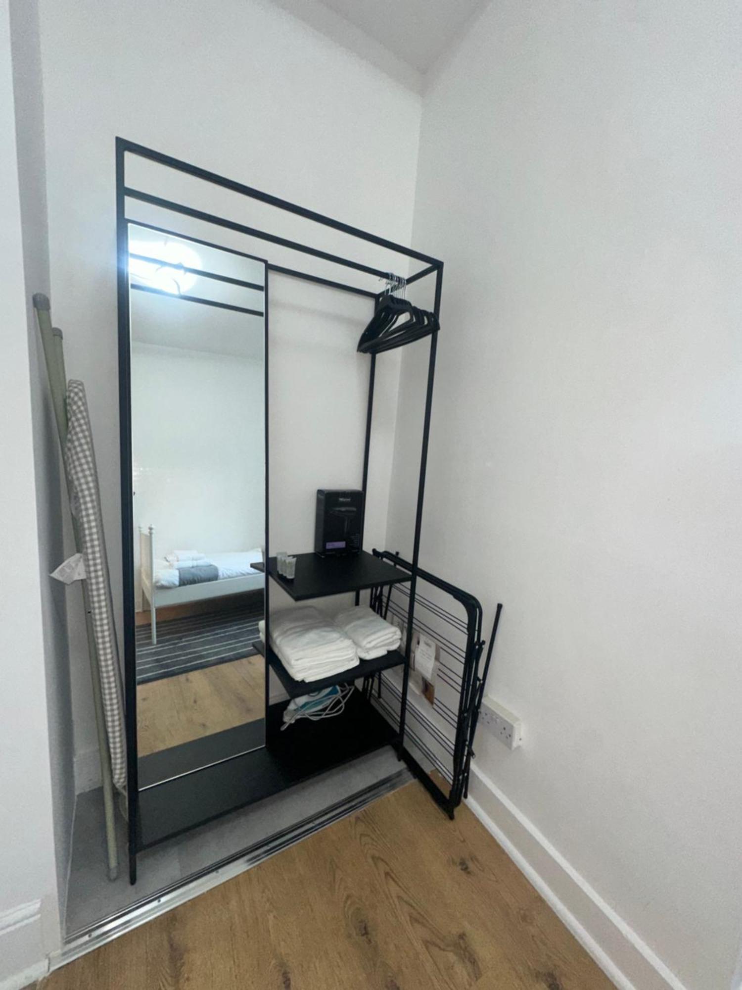 First Floor One Bed Apartment In Central West Londra Exterior foto